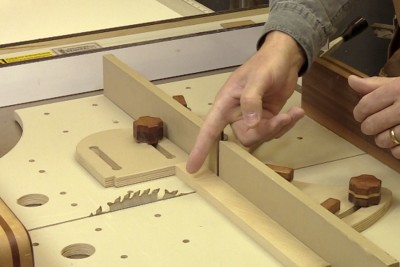 Guides de coupe et outils de serrage