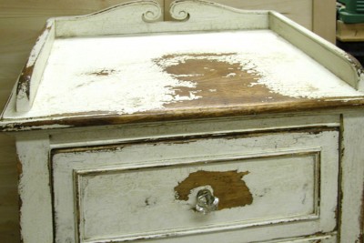 Table de toilette au fini antique