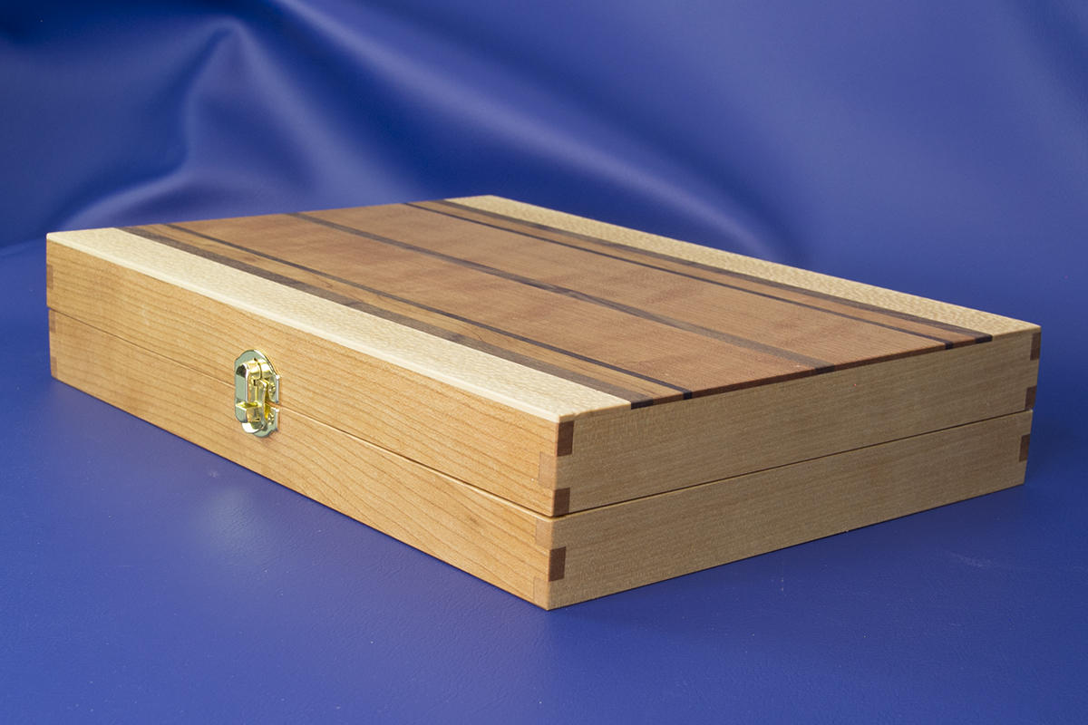 Grand coffret à mouches - Détail