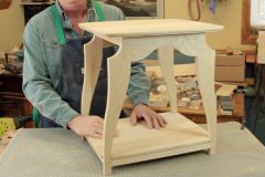 Petite table assemblée à tenons et mortaises