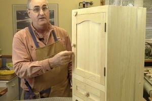 Installation de la porte sur le bâti
