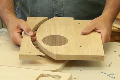 Découpage pour le formage des languette de bois