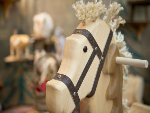 Un, deux, trois, mon cheval de bois…