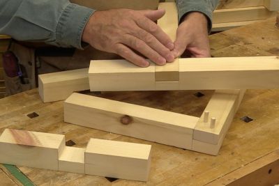 Assemblages rustiques à mi-bois
