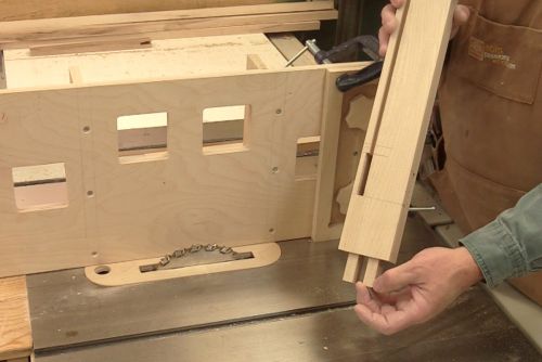 Assemblage à tenons doubles des pattes