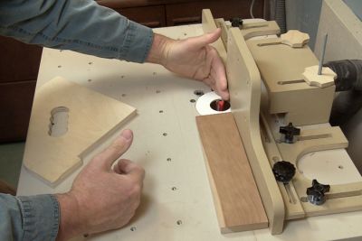 Ajustement d'un appui sur une table à toupie
