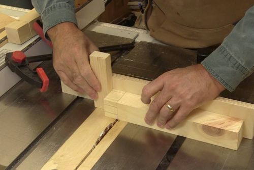Assemblages rustiques à tenons et mortaises