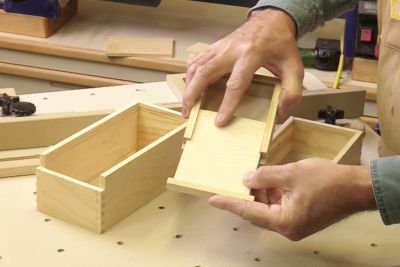 Installez des couvercles à glissière simple ou intégré au boîtier