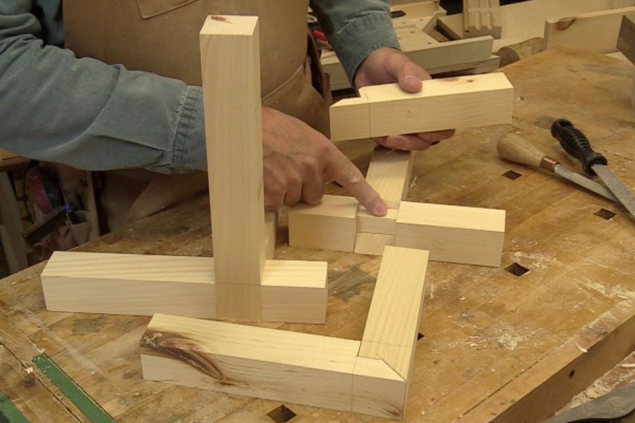 Assemblages rustiques à onglets