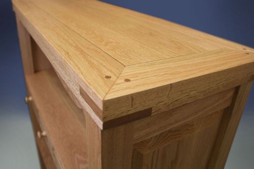 Dessus de meuble avec l'assemblage d'une ceinture à onglets 