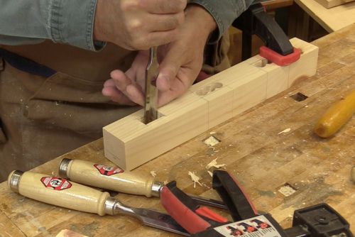 Assemblages rustiques à tenons et mortaises