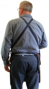 Attache du tablier au dos