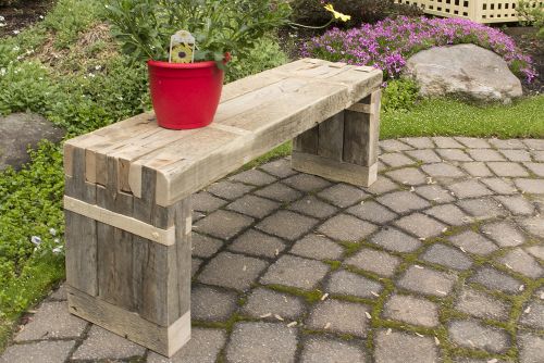 Banc champêtre, assemblages à queues d'aronde