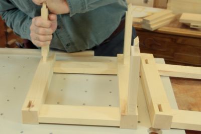 Tabouret à tenons et mortaises