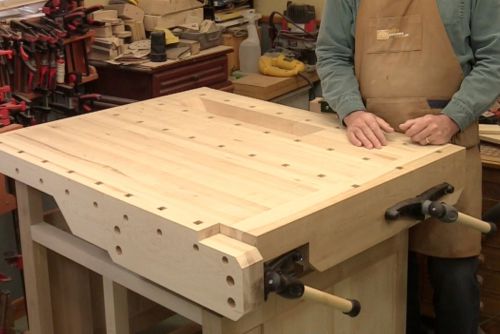Installation des presses d’établi