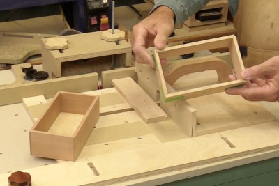 Démonstration d'assemblages à mi-bois