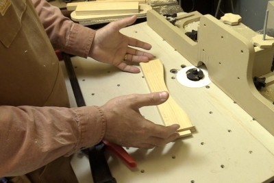 Truc pour travailler une petite pièce à la toupie